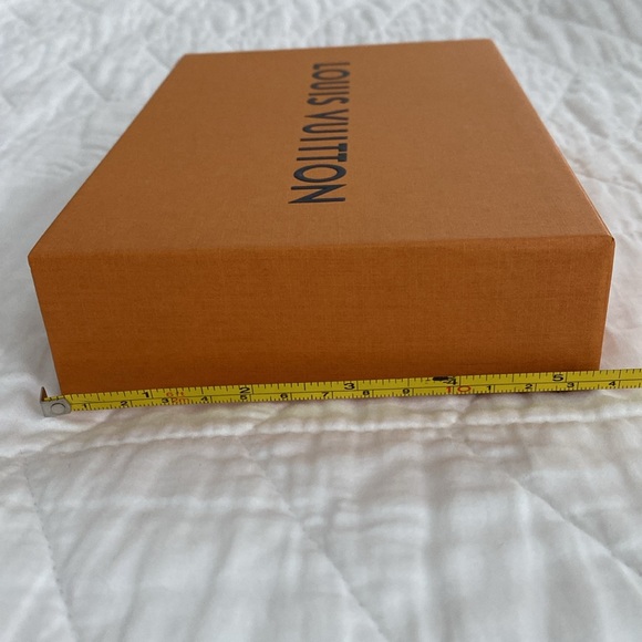 Louis Vuitton gift box SET includes box, original tissue paper, ribbon,and card - Picture 5 of 11